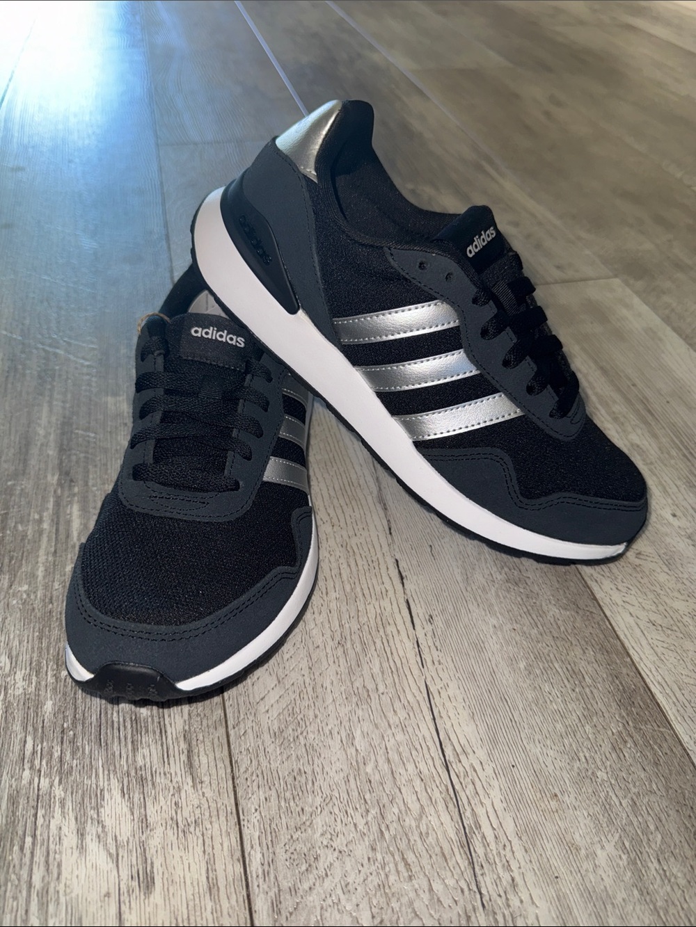 adidas Run 60s 4.0 Men's Black with White Stripes Sneakers Mens size 7 women’s 8